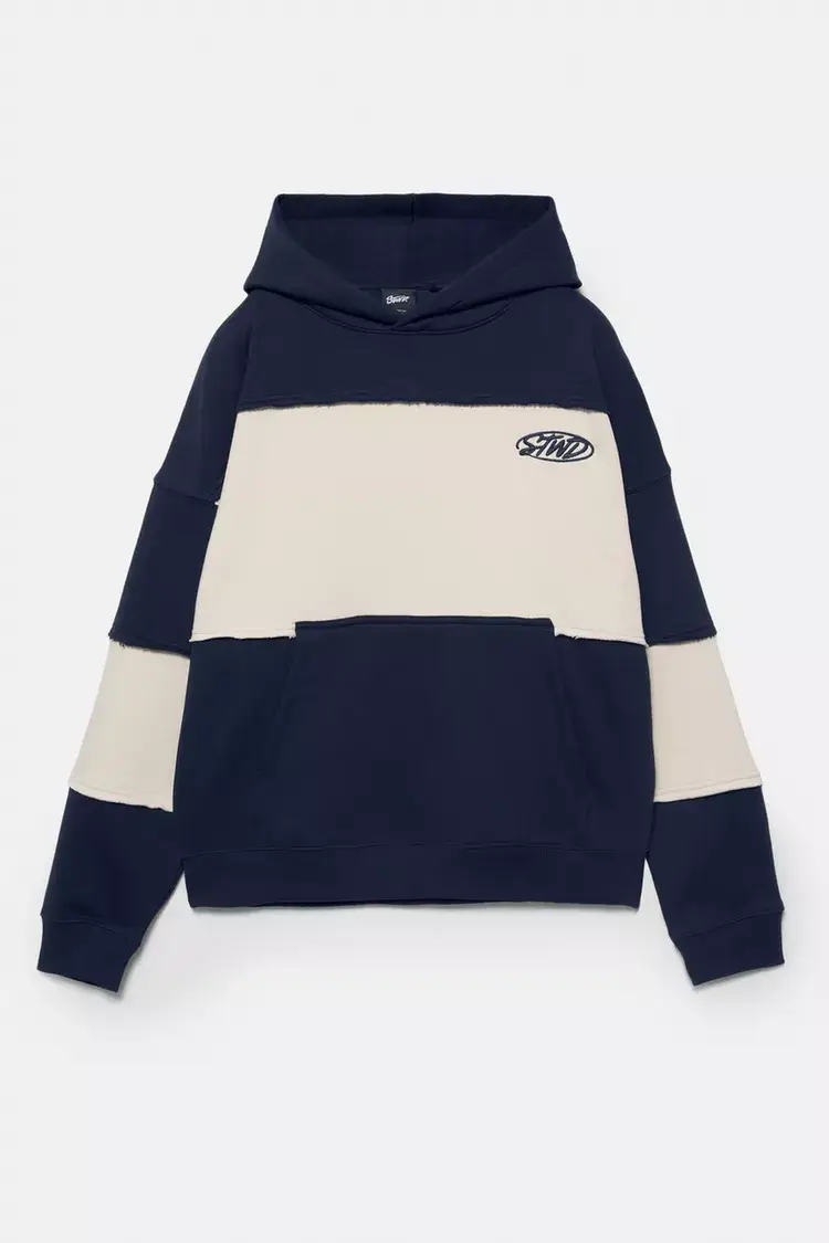 Sudadera-capucha-paneles-STWD-Studio.webp