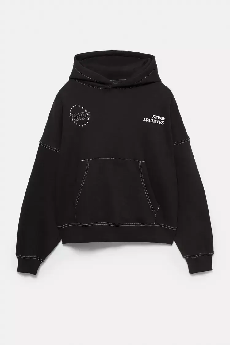 Sudadera-negra-capucha-STWD.webp